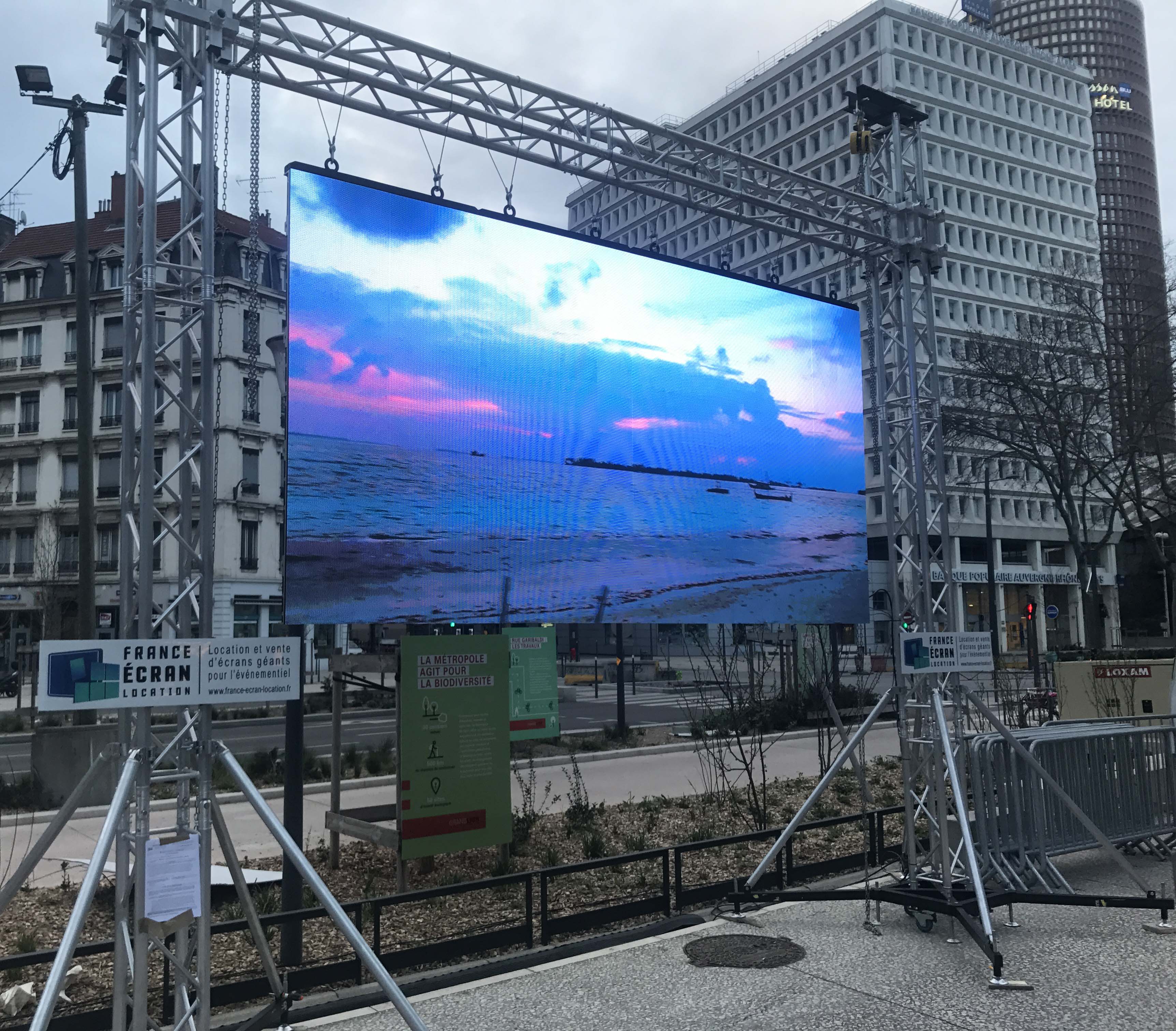 led advertising screen manufacturers